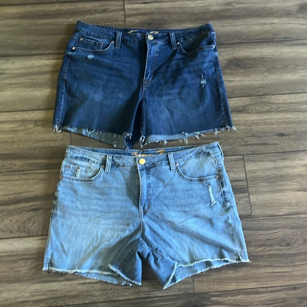 Two pair Seven7 weekend shorts